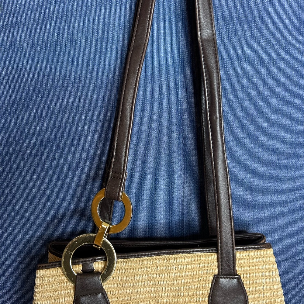 Susan Gail Y2K Straw Tote with Dark Brown Trim and Ring Accent. - Picture 3 of 11